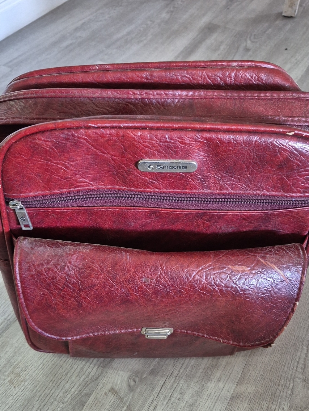 Vintage Samsonite Red Women's Overnight Bag with Front Pocket